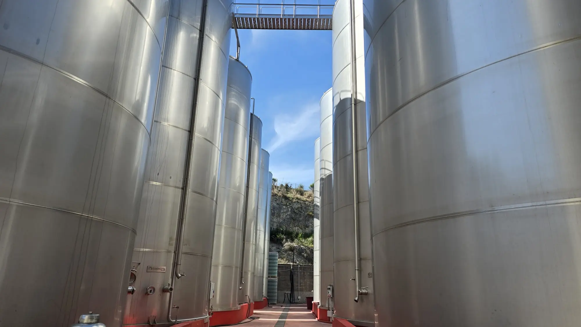Serbatoi inox per il vino costruiti in cantiere per Grottarossa