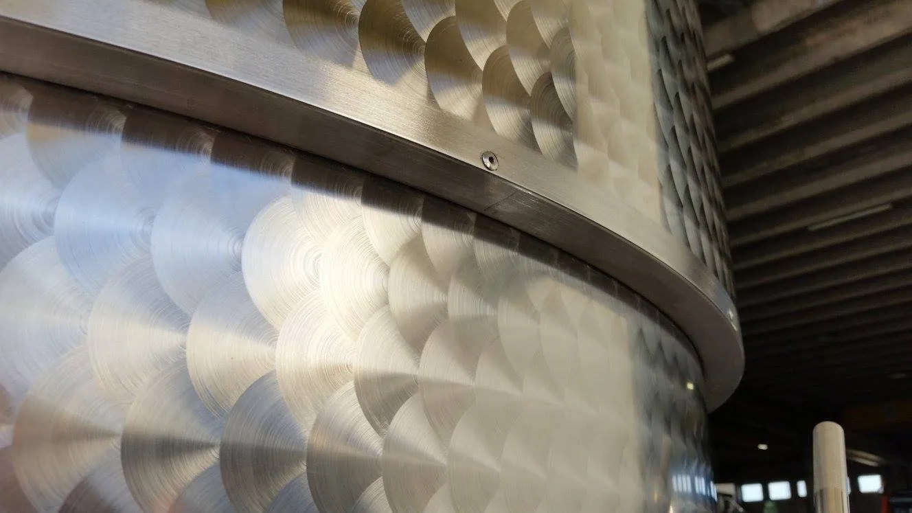 Intercapedine a cuscini sul mantello di un serbatoio inox