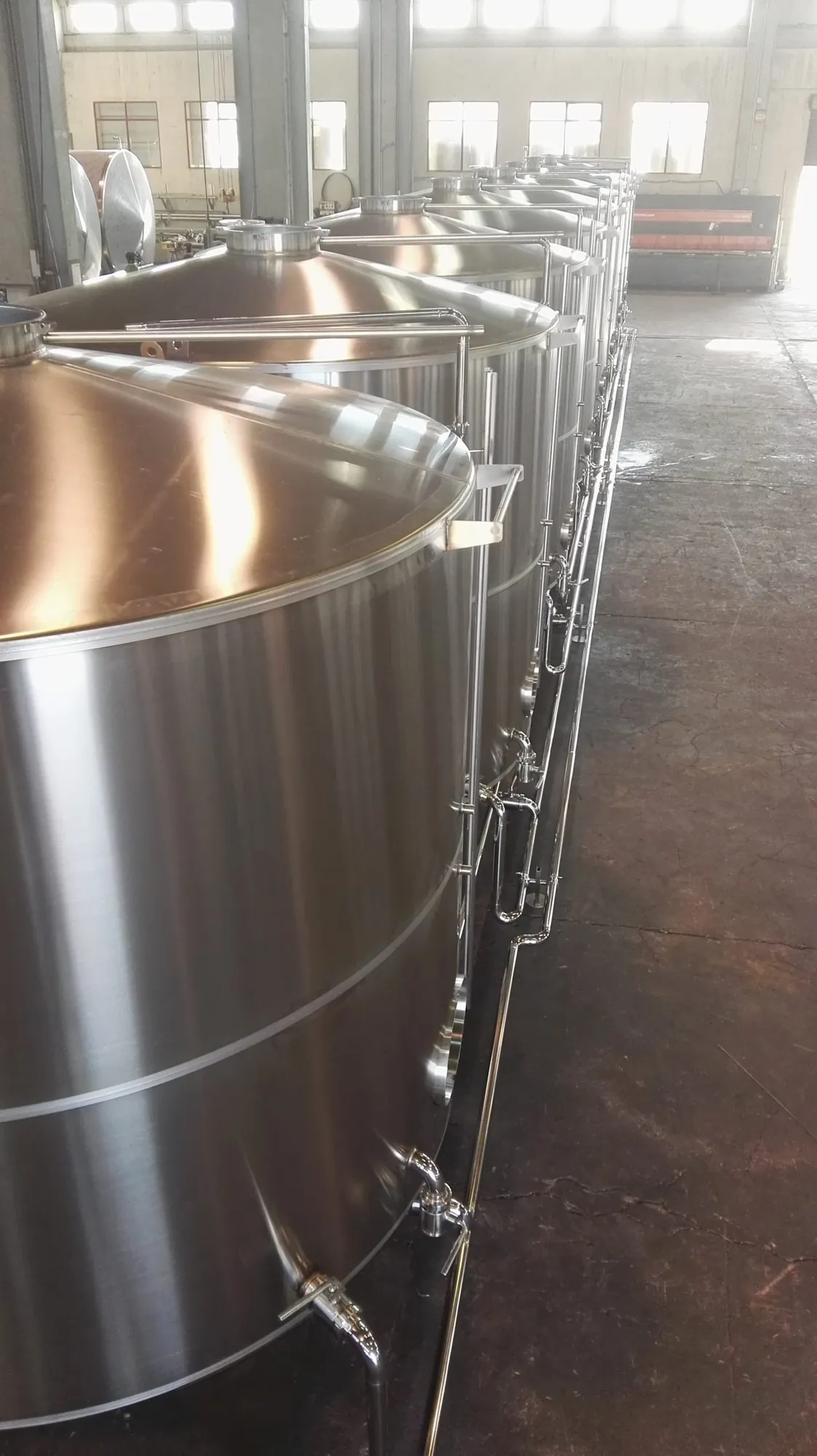 Serbatoi inox in produzione
