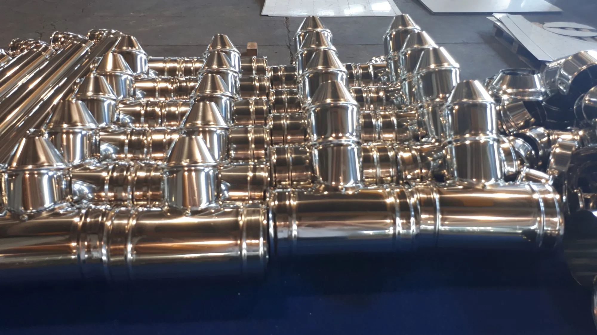 Raccordi e valvole inox pronti per il montaggio