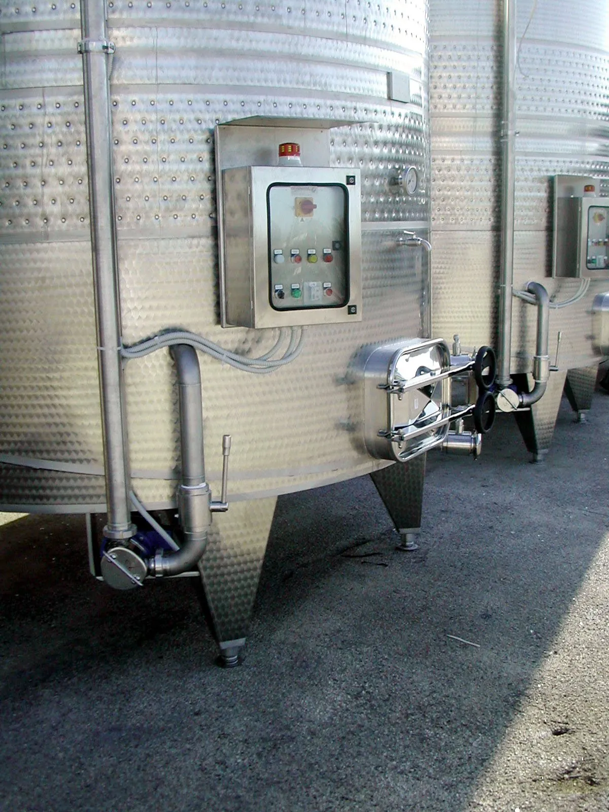 Vinificatore inox con intercapedine e quadro